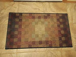 lot 952 image: Small Entry Rug.   41 x 24