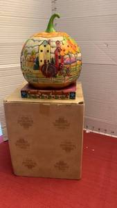 lot 1005 image: Jim Shore Heartwood Creek Count Your Blessings Pumpkin Cottage Figurine 18757