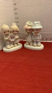 lot 1020 image: Precious Moments Figurines