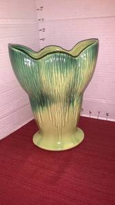 lot 1025 image: McCoy Green Leaf-Shaped Vase with Wavy Rim