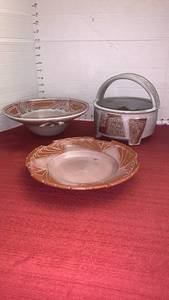 lot 1027 image: 3-Piece pottery Tableware Set with Bowls and Basket