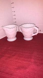 lot 1029 image: Milk Glass cream and sugar bowls with Textured Pattern 2-Piece Set
