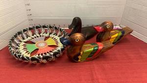 lot 1058 image: Decorative Duck wood Figurines and Shell Ornament Lot 3 Pieces