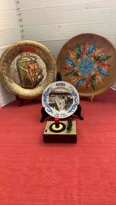 lot 1062 image: 3-Piece Decorative Plate Lot with RCA 45-RPM Record Player Model 45-J-2