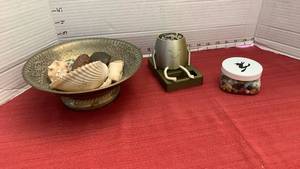 lot 1073 image: Seashell Collection Lot with Display Brass Bowl, ash tray seashells and more