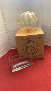 lot 1075 image: Illuminations irredescent Pumpkin Lantern with rectangle Glass vase