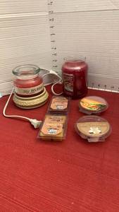 lot 1082 image: Candle and Wax Melt Lot - Yankee Candle, Revive, Sun Valley,