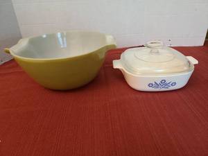 lot 1204 image: Vintage avocado green Fire King mixing bowl and Corningware blue cornflower casserole with lid