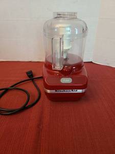 lot 1212 image: Small red KitchenAid pulse Chefs Chopper