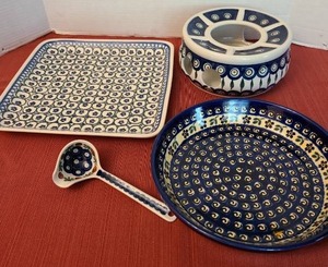 lot 1218 image: Boleslawiec&nbsp including a teapot warmer