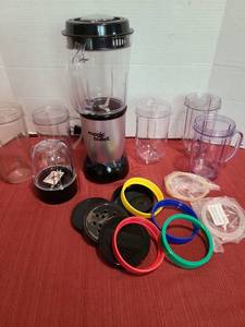 lot 1222 image: Magic Bullet and accessories