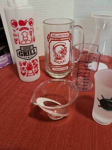 lot 1223 image: Fat separator, measuring cups, more