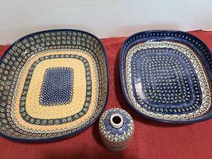 lot 1237 image: Boleslawiec serving dishes