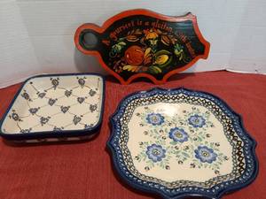 lot 1244 image: Boleslawiec serving pieces from Poland and a  wooden wall hanging