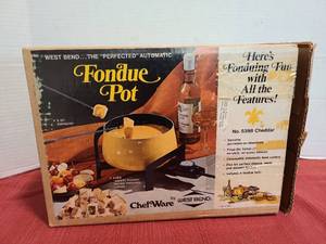 lot 1247 image: Chef Ware by Westbend electric fondue pot
