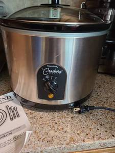 lot 1251 image: West Bend 5 - 6 qt, slow cooker.