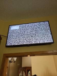 lot 1256 image: LG TV, 43in, bring tools to remove from high kitchen wall