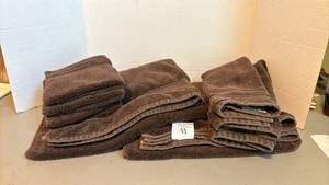 lot 1356 image: Brown Towel Lot 2 bath, 2 hand and 4 washcloths