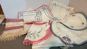 lot 1358 image: Embroidered Linens, Doilies, and Trim