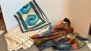 lot 1361 image: Large tablecloth, small quilt piece and two pillow shams