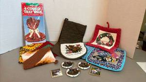 lot 1362 image: Kitchen Textiles Lot Pot Holders, Oven Mitts, and  Alaska Souvenir Items