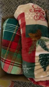 lot 1404 image: Christmas throw blankets