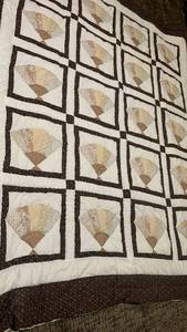 lot 1419 image: Patchwork Quilt with Diamond Pattern Brown Floral Borders 90X74