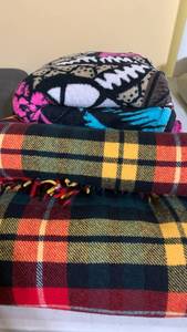 lot 1434 image: Throw blankets