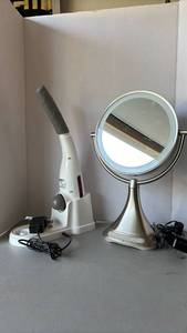 lot 3013 image: RENPHO LED Handheld Massager and iHome Tabletop Mirror Lot