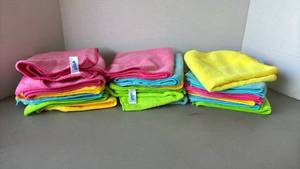 lot 3018 image: siga Microfiber Cleaning Cloths Lot 12 Pack Assorted Colors