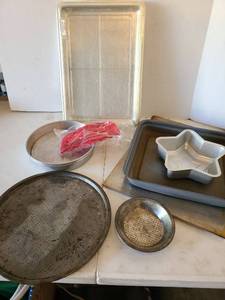lot 3116 image: Aluminum bakeware and pie top cutter
