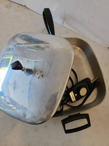 lot 3119 image: Westinghouse electric aluminum skillet.