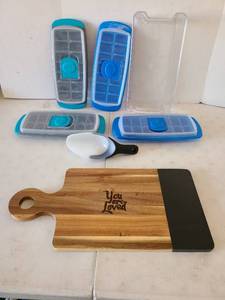 lot 3121 image: Wooden cutting and serving board, scoop, covered ice cube trays, clear bin