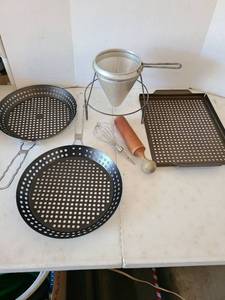 lot 3124 image: Ricer, grill accessories