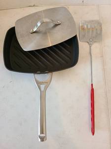 lot 3125 image: Calphalon Griddle Pan with Lid and Utensil