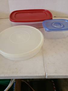 lot 3127 image: Tupperware, Rubbermaid, Glad storage containers