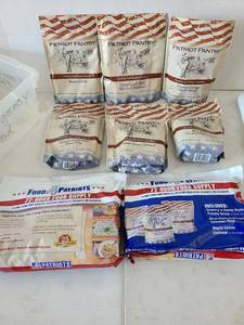 lot 3128 image: Patriot Pantry and Food for Patriots emergency food packets
