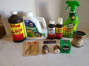 lot 3130 image: Lawn and garden products plus wire