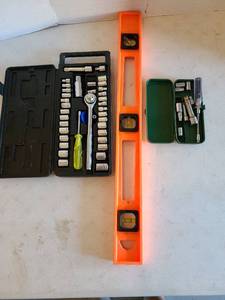 lot 3138 image: Socket sets and level