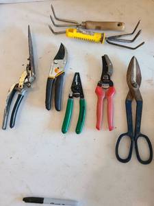 lot 3141 image: Pruning shears, tin snips, wire strippers