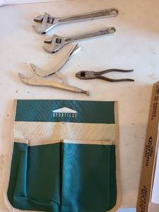 lot 3142 image: Vise grips, wrenches, pliers