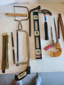 lot 3144 image: Claw hammer, level, various saws with extra blades, files.