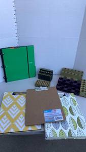 lot 3223 image: Five Star Binder Organizers and Accessories Lot