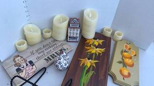 lot 3225 image: Home Decor Lot Candles Wood Wall Plaques Ceramic Figurines