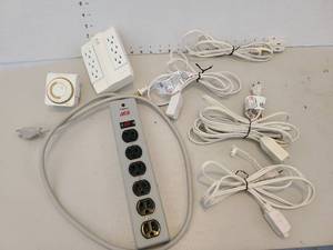 lot 3238 image: Power strip, multiple outlet unit, extension cords, timer