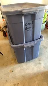 lot 3300 image: Rubbermaid Roughneck Storage Container