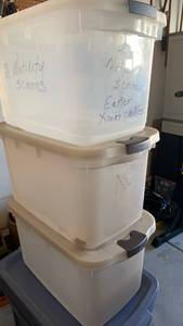 lot 3302 image: Rubbermaid Clear Storage Containers with Lids