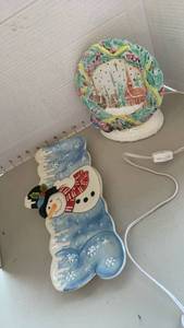 lot 3316 image: Holiday decor Snowman and Wreath