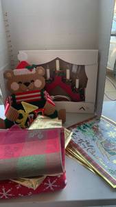 lot 3317 image: Christmas decor, tablecloth, table runner and candle decor