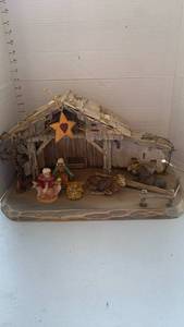 lot 3318 image: Nativity Scene Set with Wooden Stable and Figurines